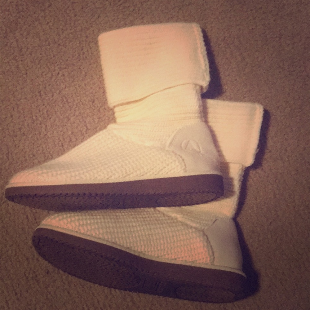 Airwalk Cream Colored Boots